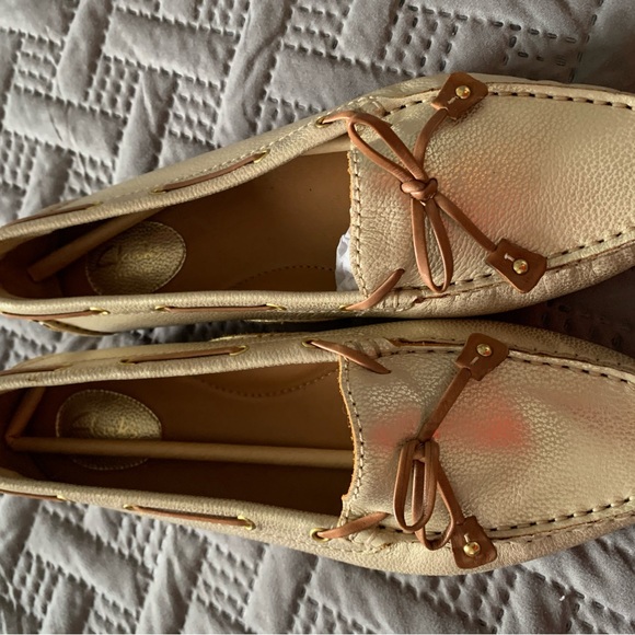 Clark’s Gold Slip On Loafer - Picture 6 of 6